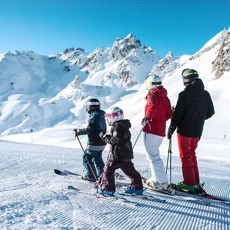 Confortable 2 Pieces, Skis Aux Pieds, Proche Commerces - Fr-1-182a-15 شقة *